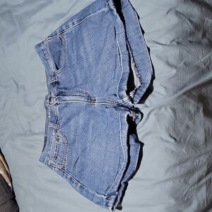American Eagle High Waisted Cuffed shorts